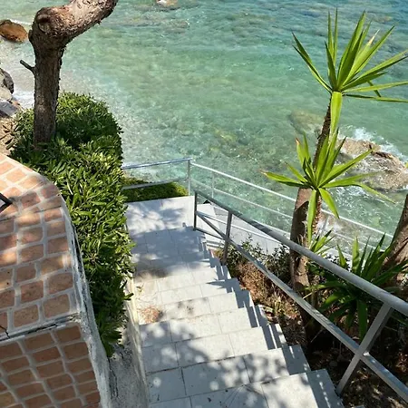 Apartment Beautiful House In Front Of The Sea