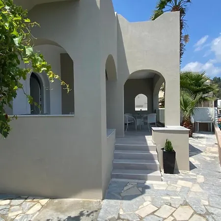 Beautiful House In Front Of The Sea Apartment *
